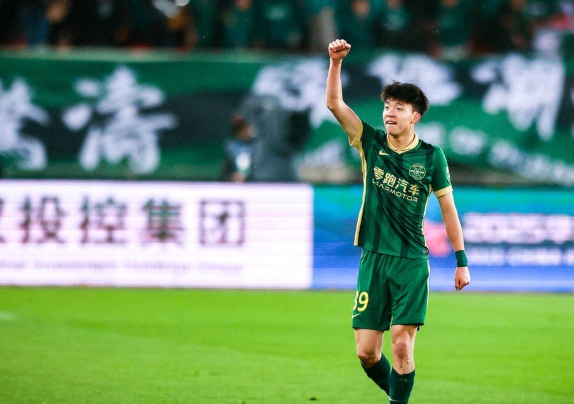 九游欢乐官方网站：中超联赛揭幕战现“乌龙球”，球迷热议不断的简单介绍