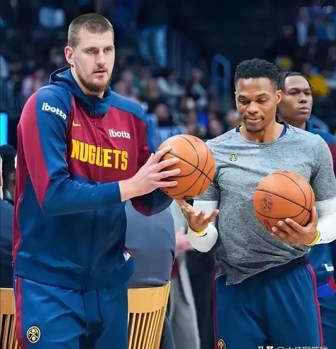 九游欢乐APP:掘金队约基奇的团队合作：如何与队友配合，提升整体实力？的简单介绍