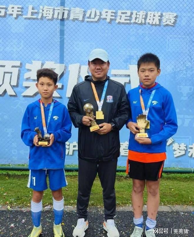 包含九游欢乐官方网站:中国足球青训基地举办青少年足球比赛：检验青训成果，选拔优秀苗子的词条