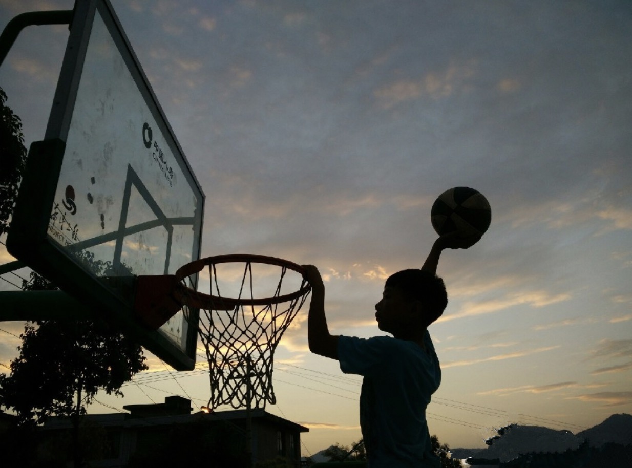 九游欢乐平台:篮球公益,捐赠篮球器材真的能改变乡村孩子的命运吗?的简单介绍 九游欢乐平台:篮球公益,捐赠篮球器材真的能改变乡村孩子的命运吗?的简单介绍