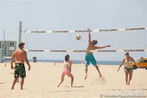 jiuyou.com:电子竞技的性别平等：女性选手的崛起