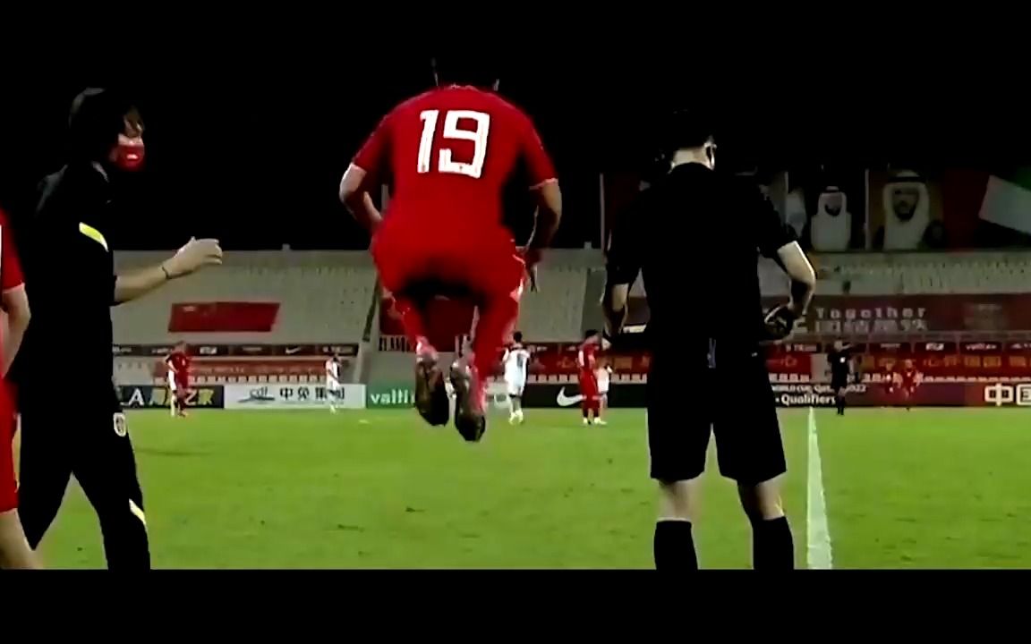 九游欢乐官方网站:某球员“怒怼球迷”，球迷：这素质还不如“小学生”！的简单介绍