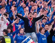 九游欢乐官方网站:上海海港队“人傻钱多”，球迷：有钱也不能这么任性！的简单介绍