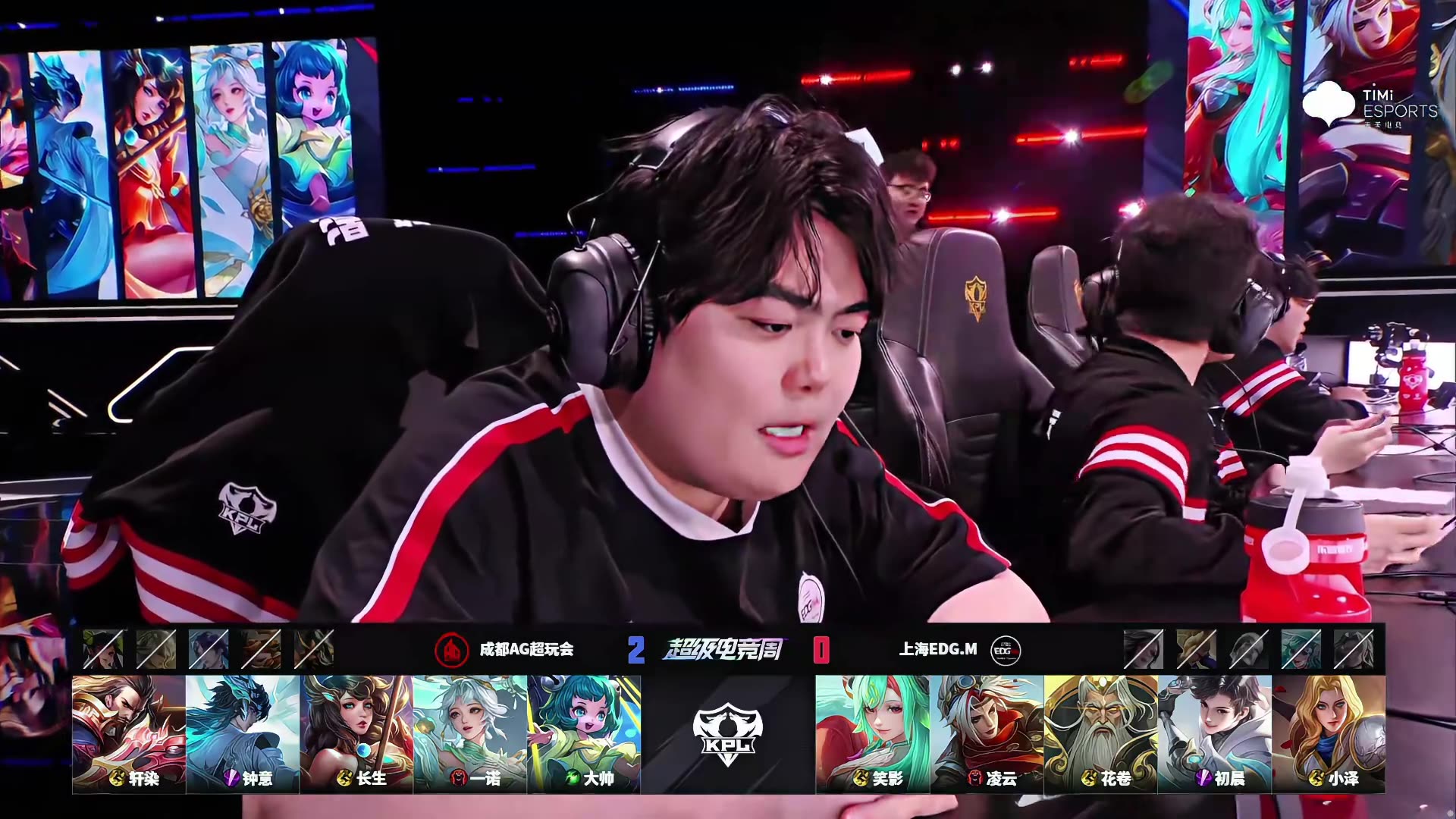 包含jiuyou.com:电竞搞笑挑战赛：明星与主播同台竞技，笑声不断的词条