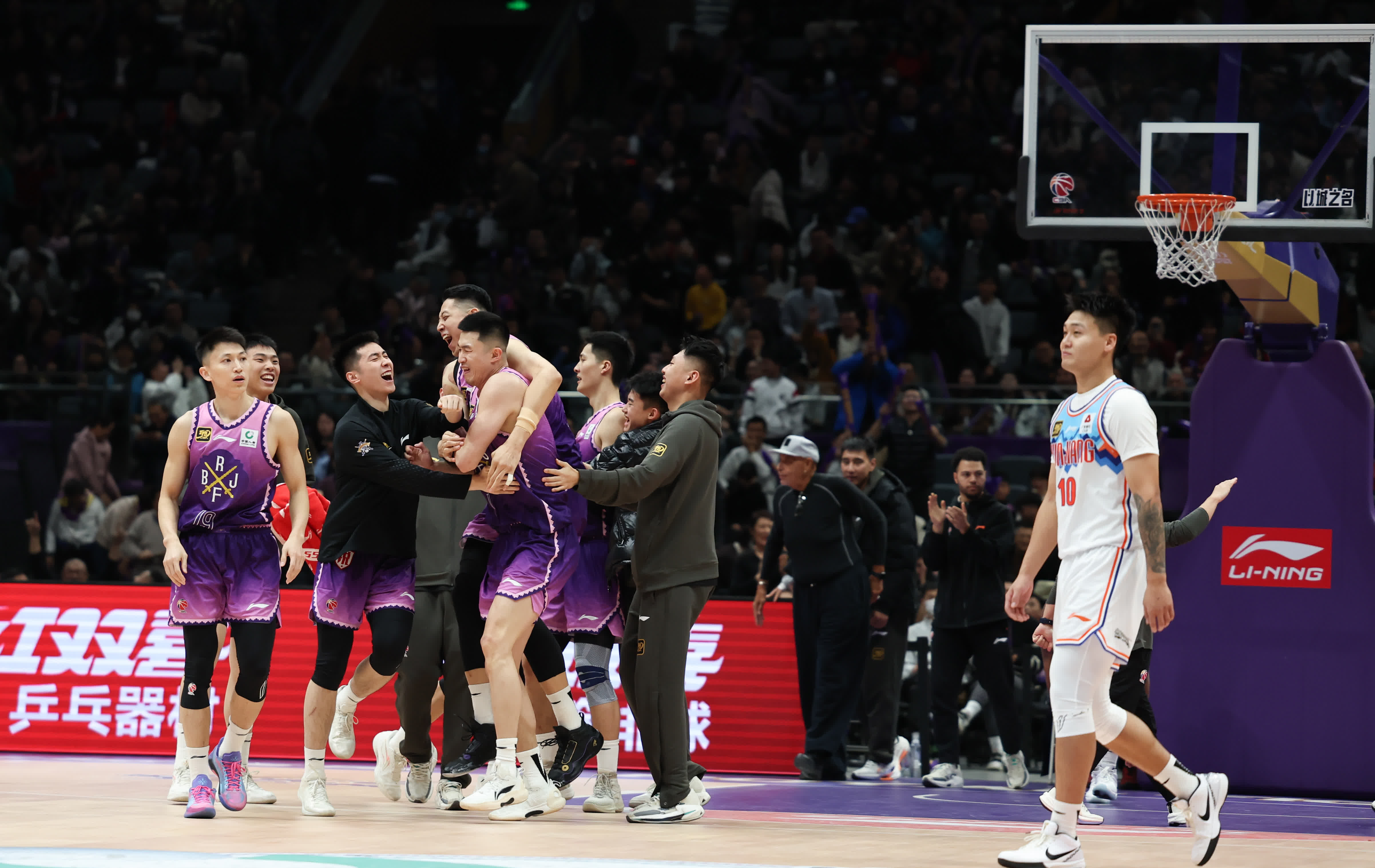 九游欢乐平台:CBA球员,海外联赛经历真的能提升他们的实力吗?的简单介绍 九游欢乐平台:CBA球员,海外联赛经历真的能提升他们的实力吗?的简单介绍