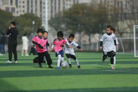 包含九游欢乐首站:法甲的球员发展：从青训到一线队的通道的词条