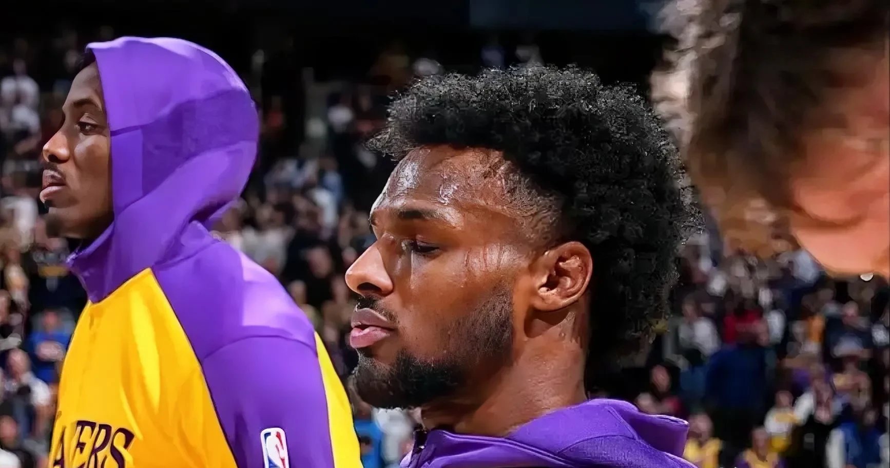 九游欢乐官方网站:中超联赛裁判：接受媒体采访，回应争议判罚