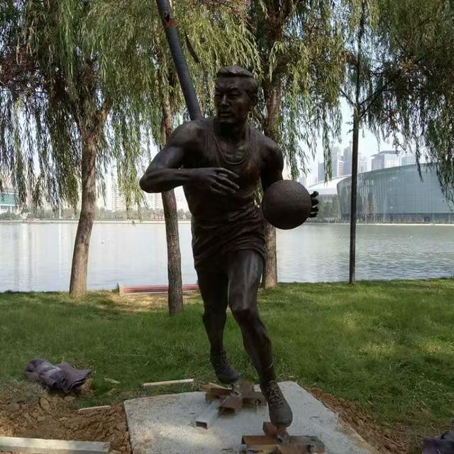 九游欢乐平台：篮球主题的雕塑作品展：用雕塑的形式展现篮球的力量与美感的简单介绍