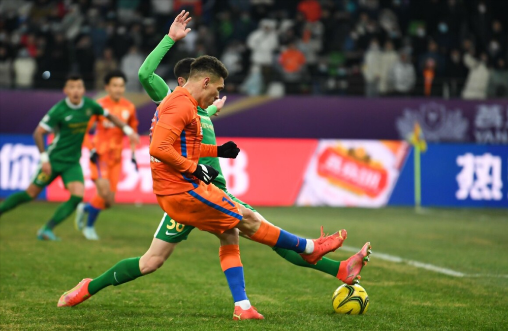 九游欢乐官方网站:足协杯上演“小学生”式乌龙，球迷：这球踢得，我奶奶都比他们强！的简单介绍