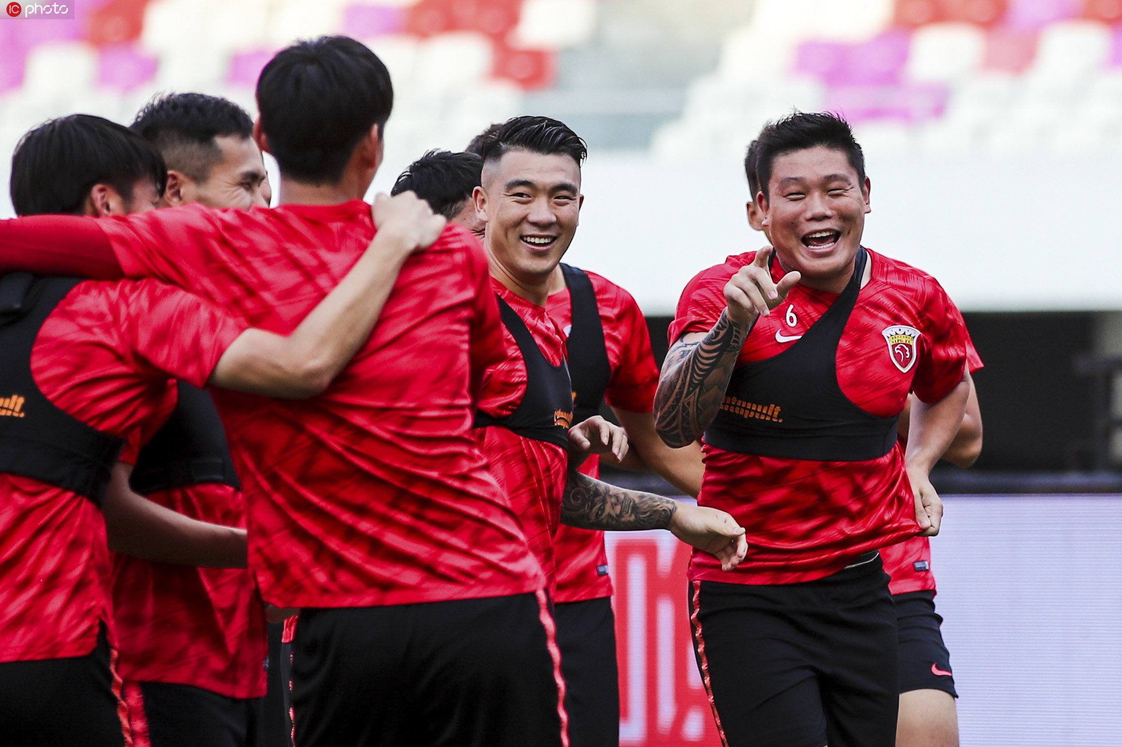 九游欢乐官方网站:足协杯上演“小学生”式乌龙,球迷:这球踢得,我奶奶都比他们强!的简单介绍 九游欢乐官方网站:足协杯上演“小学生”式乌龙,球迷:这球踢得,我奶奶都比他们强!的简单介绍