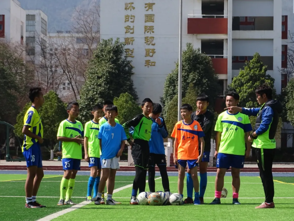 九游欢乐官方网站:中国足球校园足球发展：普及与提高并重，如何培养足球人才？的简单介绍