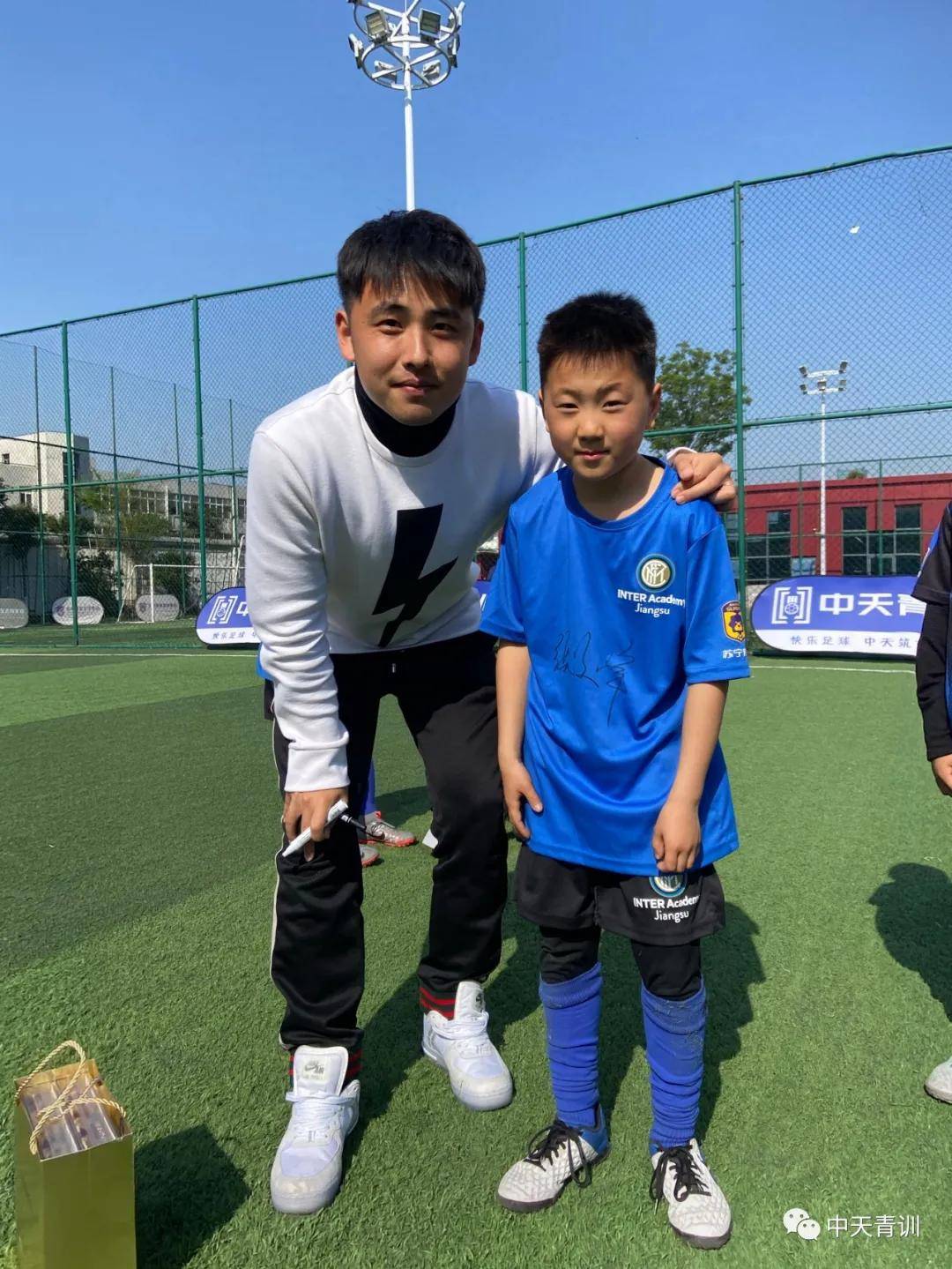 九游欢乐官方网站:中超俱乐部可持续发展模式研究:青训投入、商业运营、社会责任与文化建设 九游欢乐官方网站:中超俱乐部可持续发展模式研究:青训投入、商业运营、社会责任与文化建设