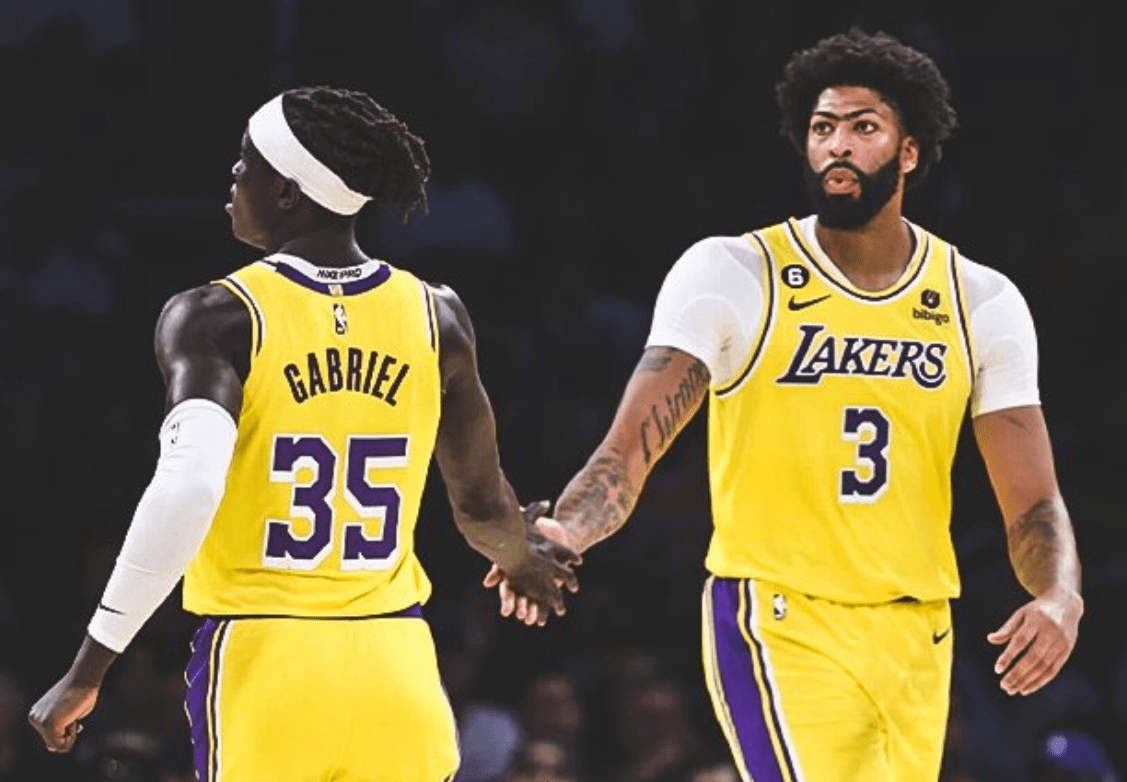 九游欢乐APP：湖人队战术调整：尝试三后卫阵容，提升进攻速度的简单介绍